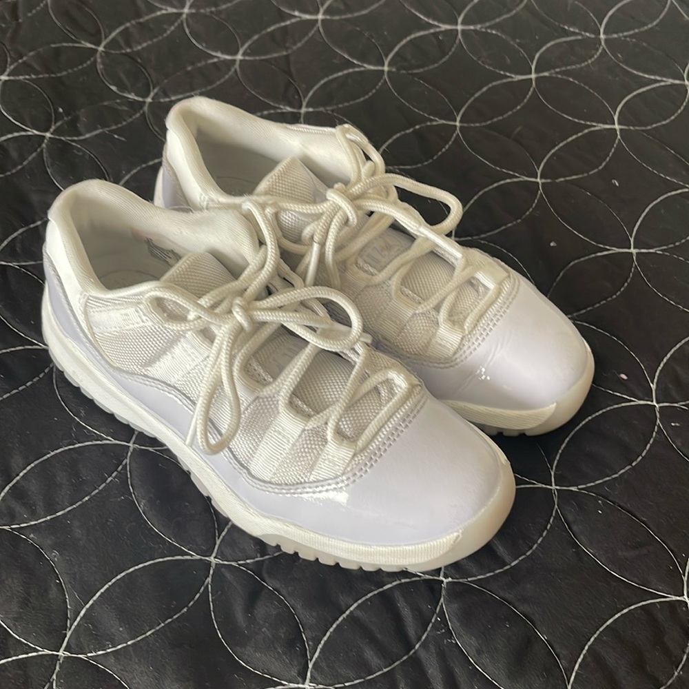Jordan 11 girls size 1 light purple patent worn no box